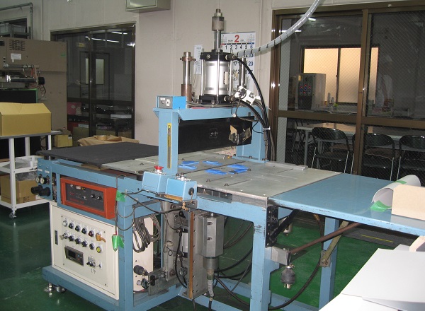 Center ultrasonic welder